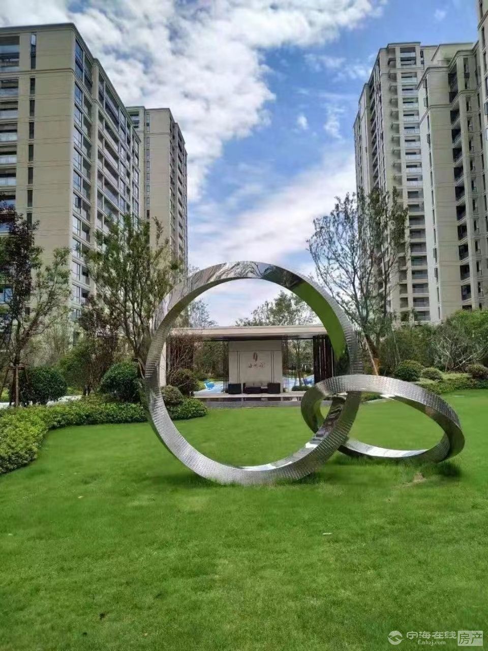 出售得力海湖府3室2厅2卫116平米十车位十储白坯面议住宅