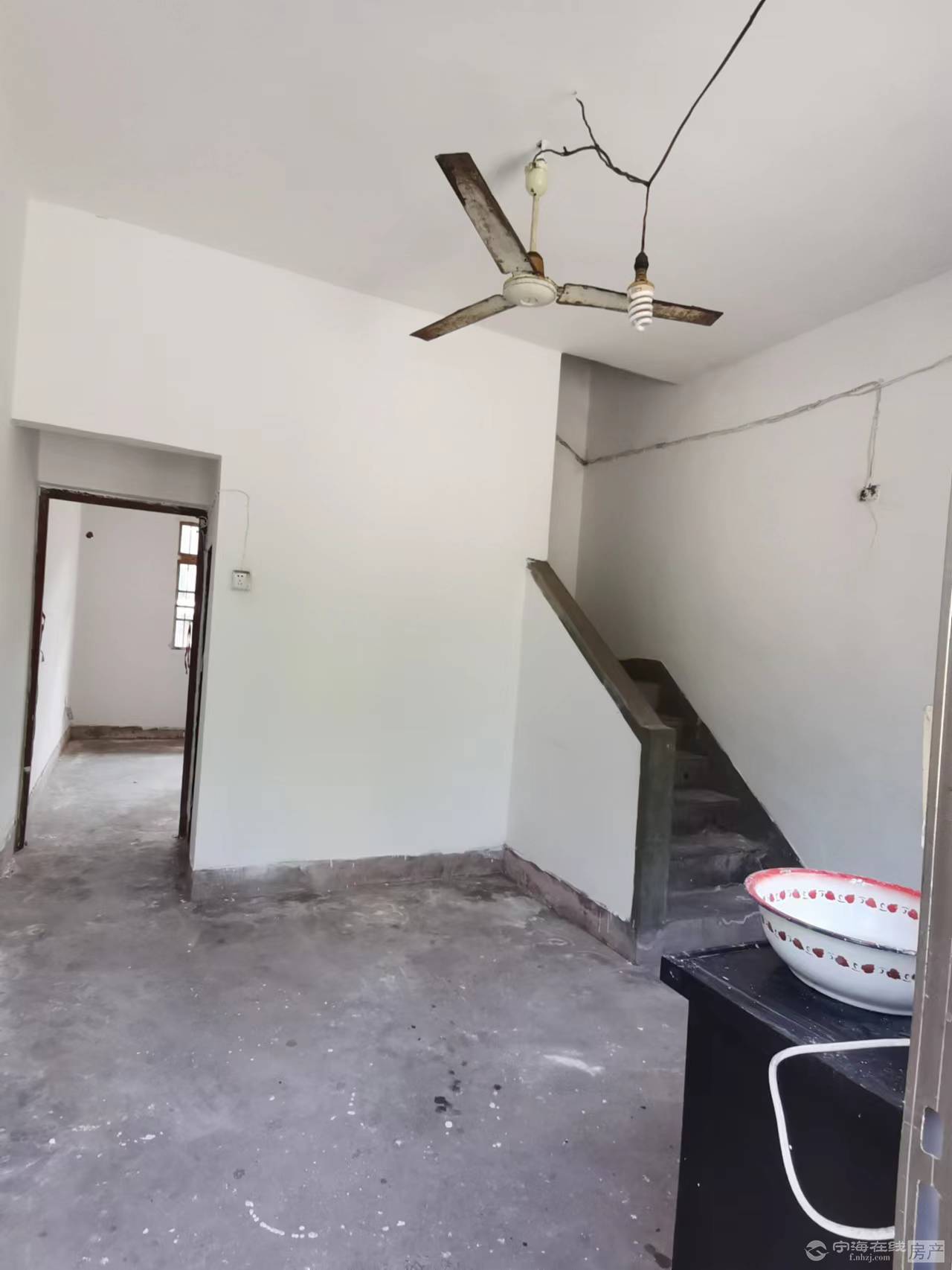 长街镇塘里村石桥头 国有产权 一间二层落地屋