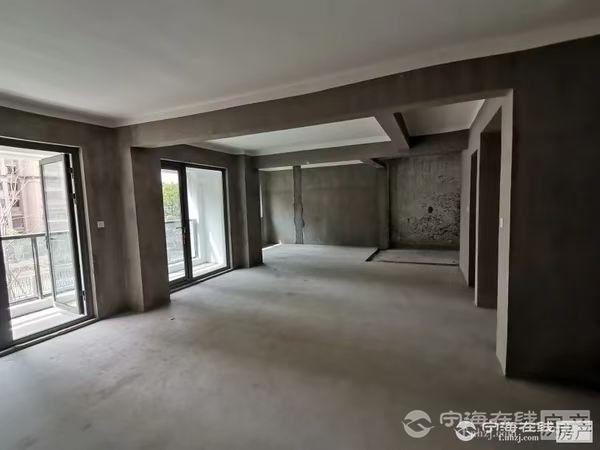 出售得力海湖府91平米十车位十储藏室142万住宅