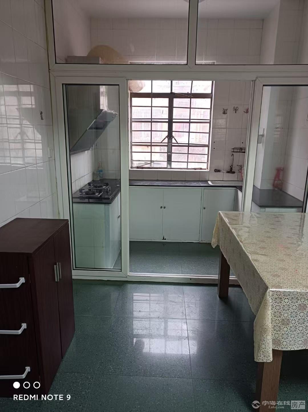 出租跃龙中学对面淮河路2室1厅1卫清爽装修1300元/月