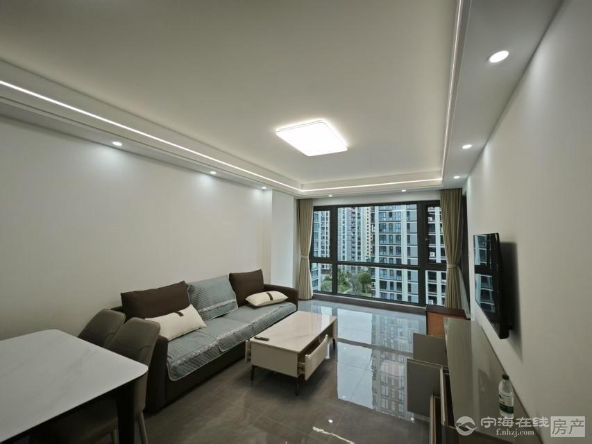 出租天明海逸湾3室2厅2卫94平米车位储藏室精装修拎包入住3500元/月住宅