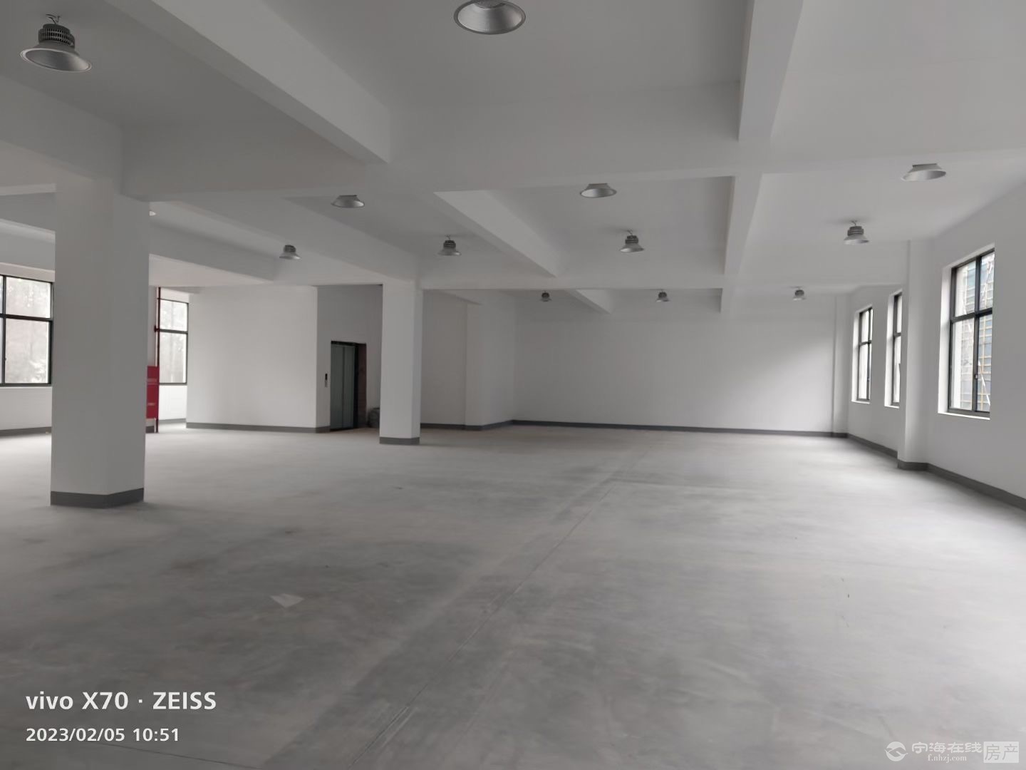 出租模具城450平，货梯2吨出入方便