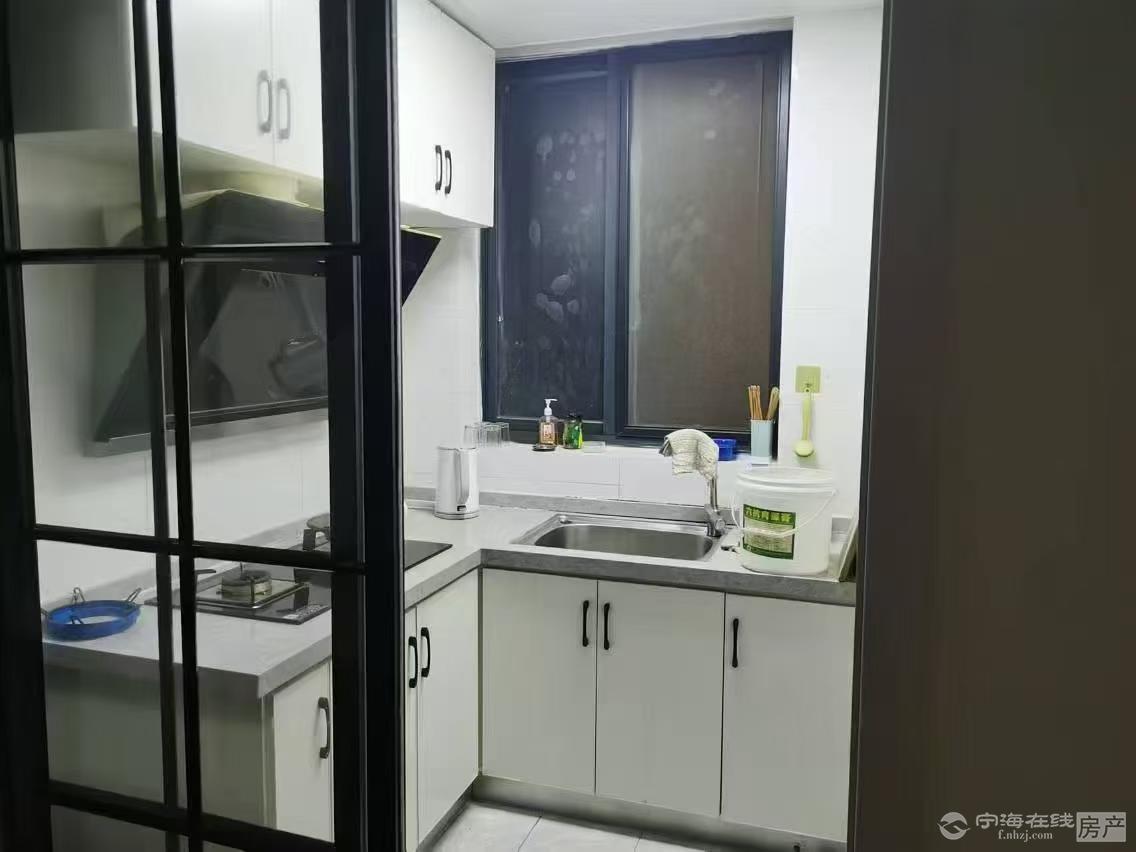 实验跃龙学区3室2厅1卫62平米98万新装修十储藏室住宅