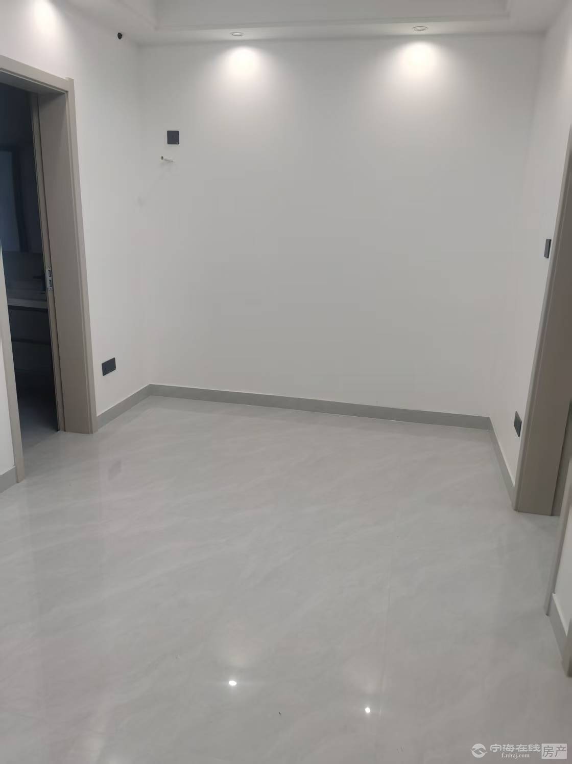 实验跃龙学区：淮河路59平，有大道地，新精装99万。随时可看住宅