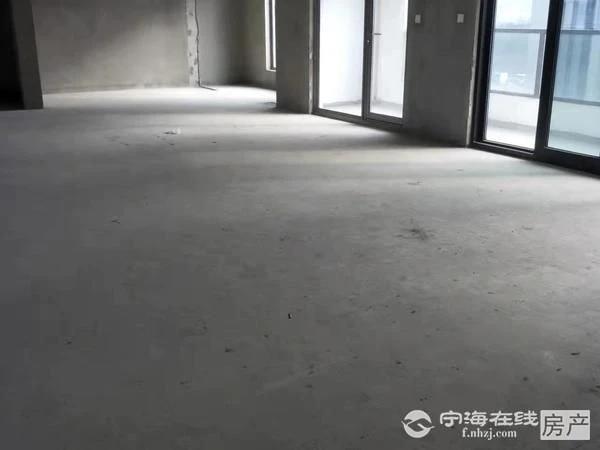 悦君台4室2厅2卫139平米305万十车位十储