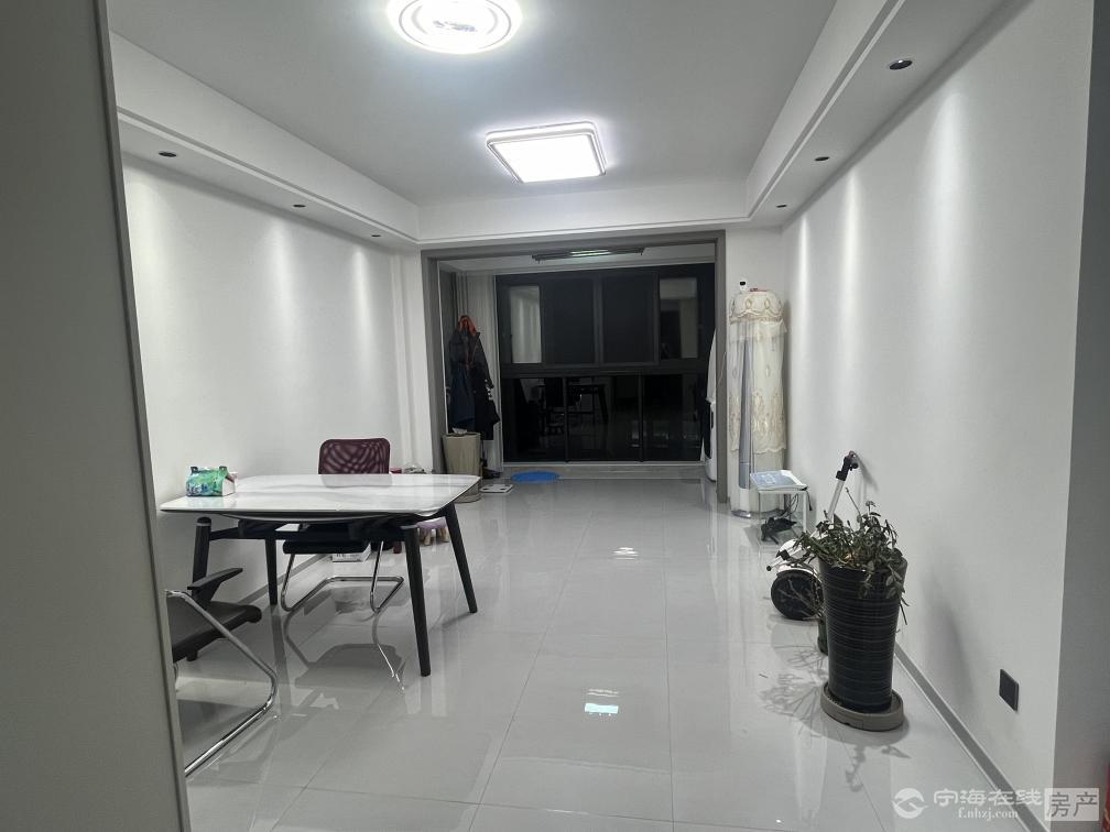 出售久南佳园2室2厅1卫74平米车位精装修面议住宅
