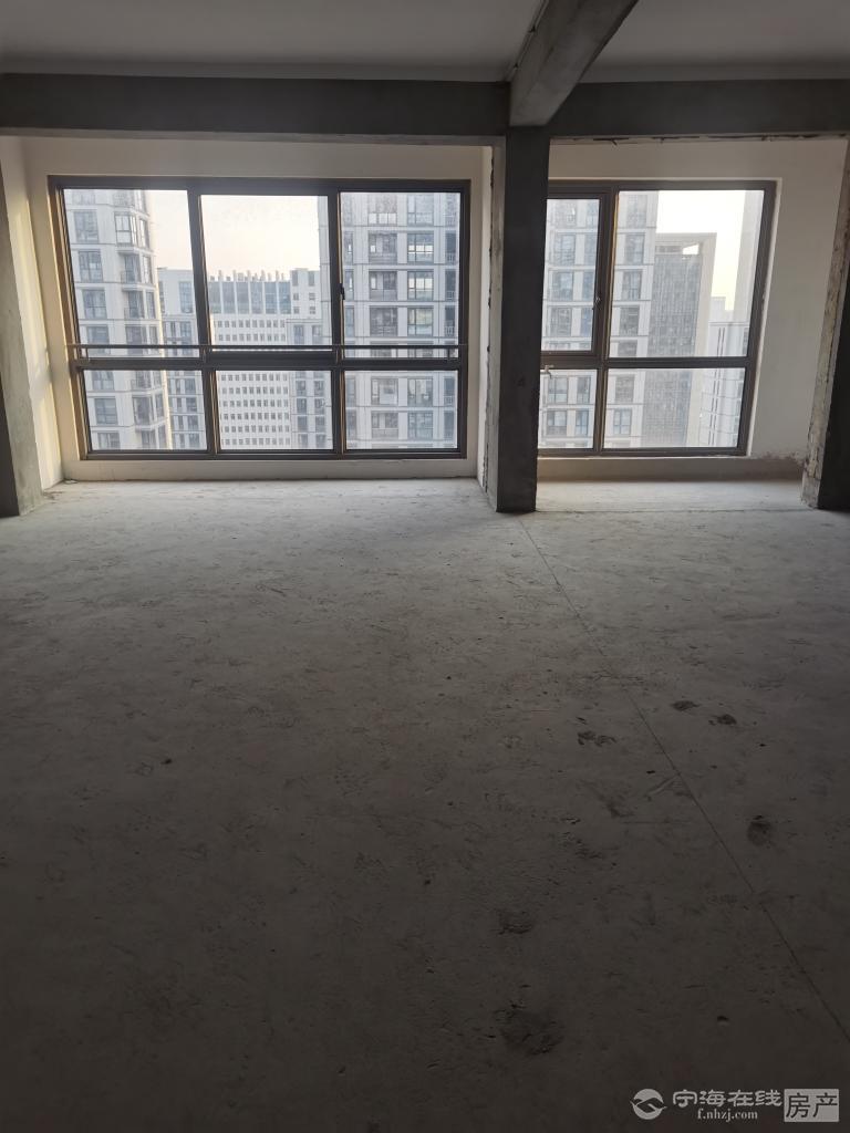 出售东方天逸府3室2厅1卫89平米147万三房朝南毛坯有车位储藏室住宅