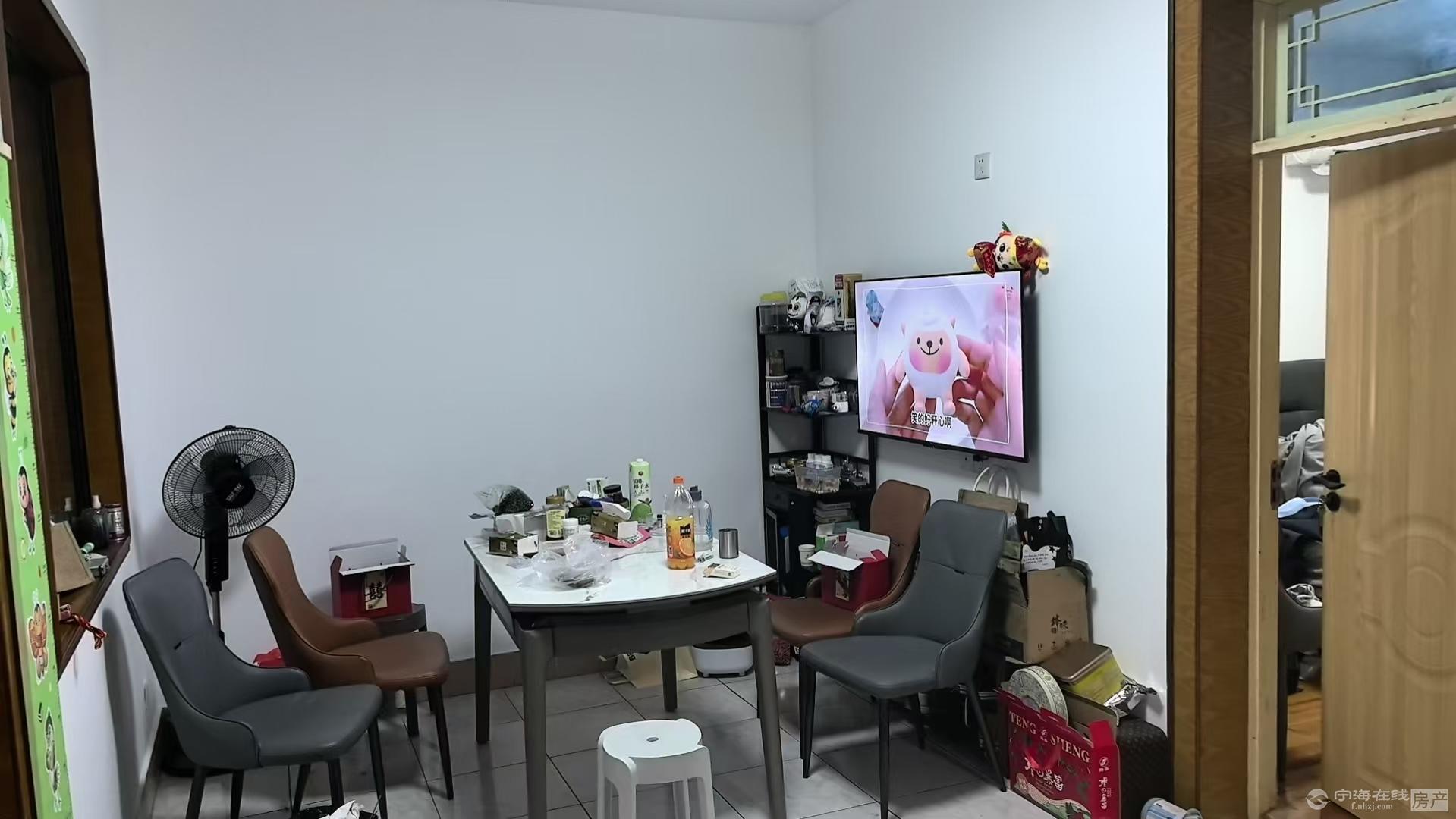 出售东海路3室2厅1卫82平米112万精装修十储藏室城中跃龙学区住宅
