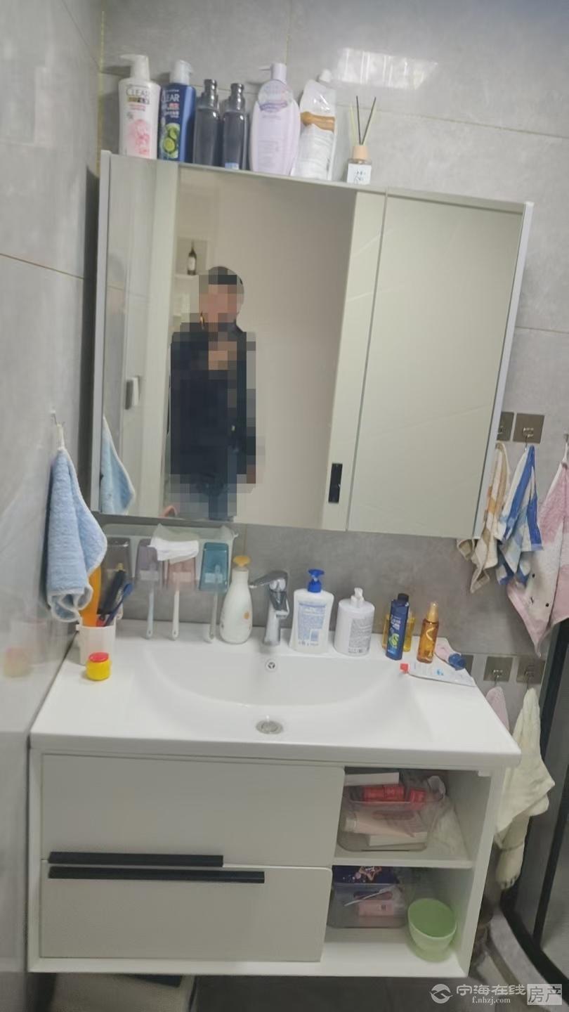 出售层佳采光好，精装修现一口价115万，有意者速来住宅