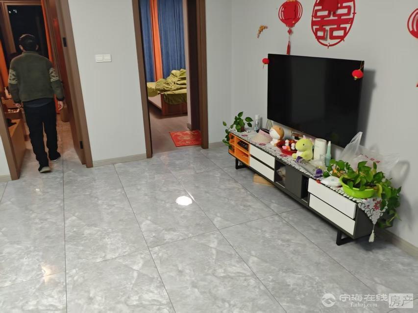 出租得力海湖府98平 车位 储藏室，精装修，拎包入住，36000/年 包物业费